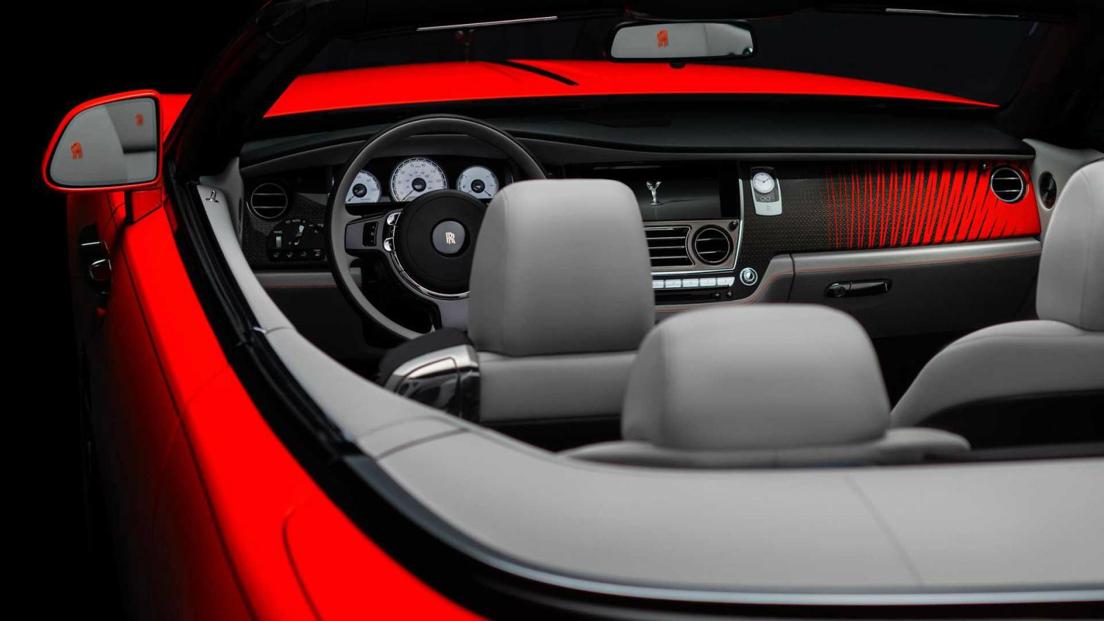 Η Rolls-Royce «φωτίζει» με νέον τα μοντέλα της